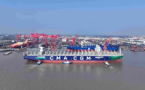 提前7个半月！中船沪东中华交付全球最大LNG双燃料集装箱船