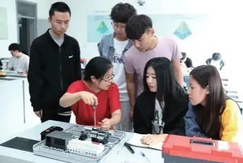 “三张表”破题 北京高校锚定产业需求优化学科布局