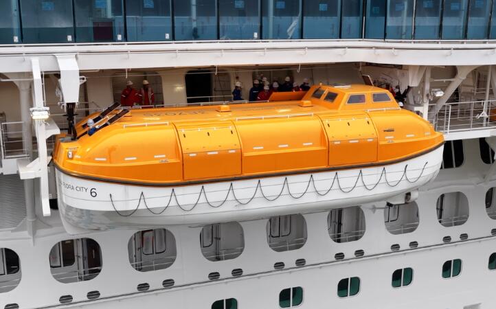 第二艘国产大邮轮进行救生艇脱钩试验