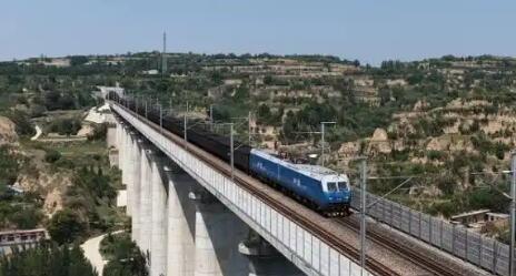 浩吉铁路累计运量突破5亿吨