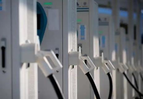 我国电动汽车充电基础设施（充电枪）总数超2100万个