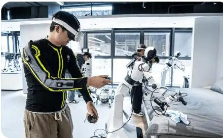 北京人形机器人创新中心具身智能机器人数据采集与训练基地：迈向全球首个百万小时数据里程碑