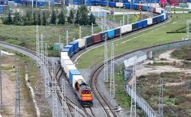 前2个月中欧班列（西安）开行1037列