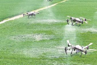 无人化装备精准作业 春耕春管正当时