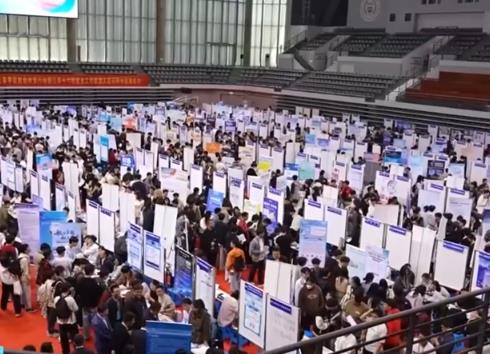 公共服务进校园、政校企携手……各地“多点发力”助力毕业生好就业稳就业