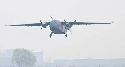 我国首款7吨级运投无人机长鹰-8首飞成功