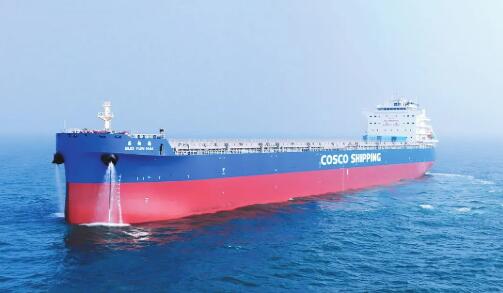 国内首艘80000吨多用途粮食运输船“国韵海”轮交付命名