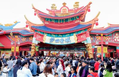 四川再添文旅演艺新地标，成都梦回青城演艺小镇开业