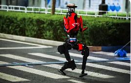 从人形机器人“半马”预见未来产业跃迁