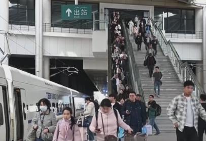 “小城游”热度持续攀升、出入境旅游双向升温 “五一”文旅市场蓄势待发