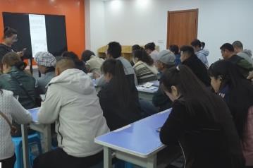 “青年夜校+技能夜校+人才夜市”打造就业服务“夜班车” 增技增收“技”高一筹