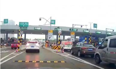 兼容ETC　多地试点高速公路“手机+”无卡通行