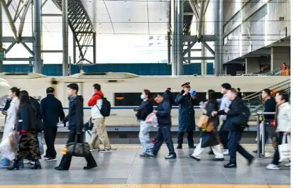 1至4月全国铁路发送旅客15.55亿人次