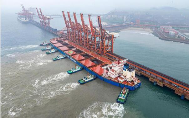 中远海运40万吨级船舶在曹妃甸港区实现常态化靠泊