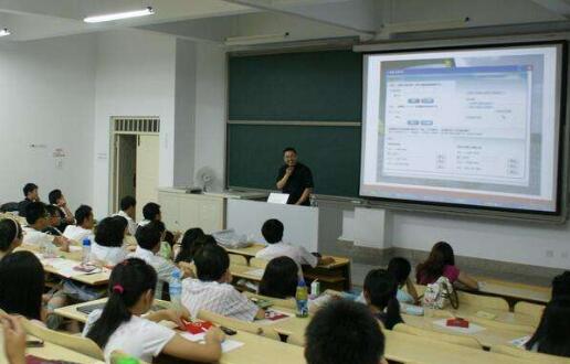 大学专业调整不是简单的“加减法”