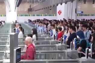 得益于便捷通关和大湾区火热文旅消费市场 珠港、珠澳跨境往来强劲增长