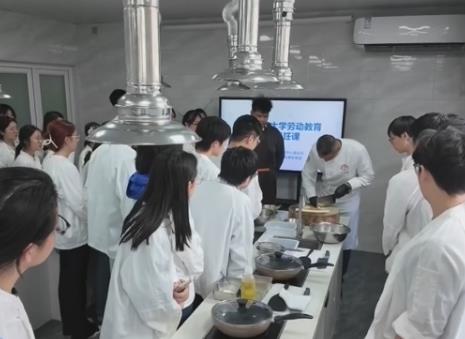 曾经相对冷门的高校劳动实践课成为“香饽饽” 背后隐藏着哪些深层原因？