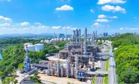 荆门石化自主研发的铝箔轧制油进入欧洲市场