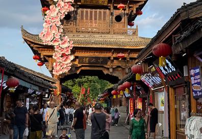 四川：“川式安逸” 接住八方来客
