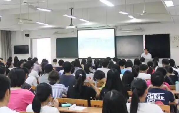 大学专业调整不是简单的“加减法”