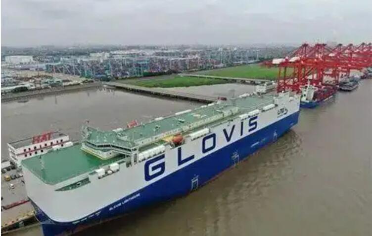 海上“超级车库”满载中国产新能源汽车驶向欧洲
