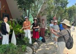 “活力老人”让暑期旅游市场“热上加热”
