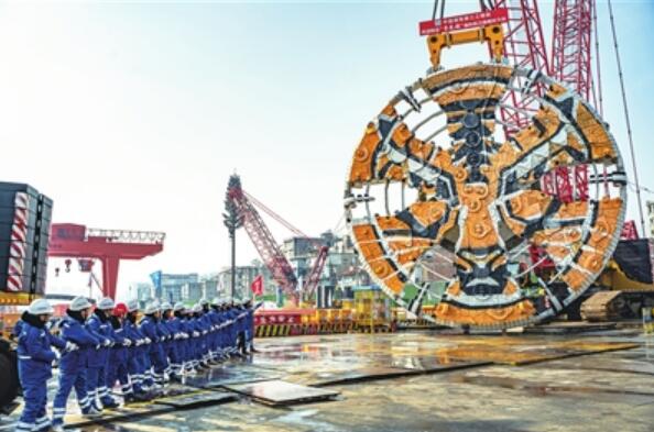 空中“变形金刚” 地下“管线医生” 基建“黑科技”亮相第17届国际基建论坛