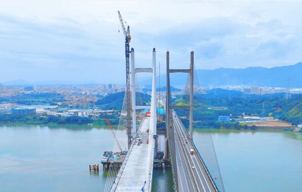广肇高速新建金马大桥合龙