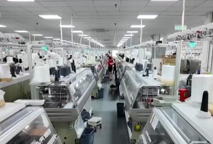 “中国羊毛衫名镇”东莞大朗镇：毛纺企业增设备、扩产能迎生产旺季