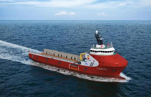 中国石油首艘4000吨级海工船成功下水
