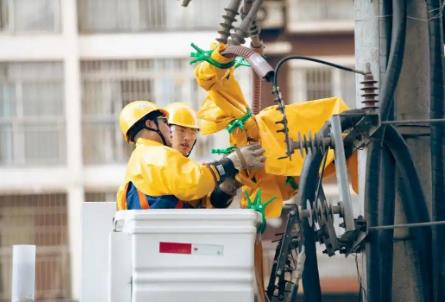 持续高温 四川电网用电负荷创新高