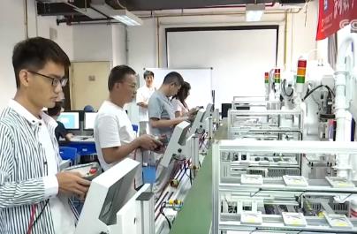 跨界“充电蓄能”成为新风尚 订单班“送教入企”数字人才队伍扩容提质
