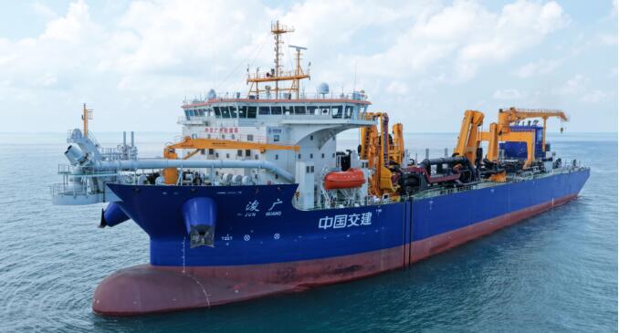 “亚洲第一耙”助力铁山港20万吨级航道建设提速