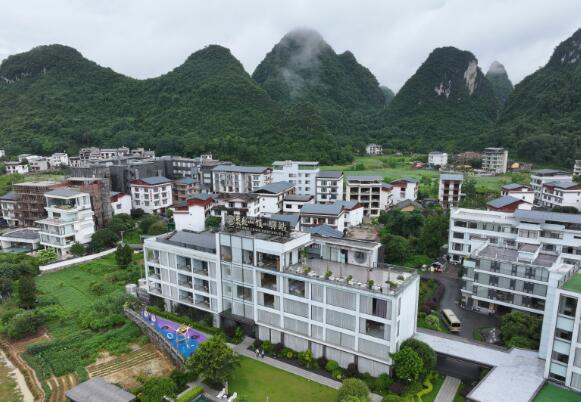 广西桂林：“鸡窝”飞出“金凤凰”