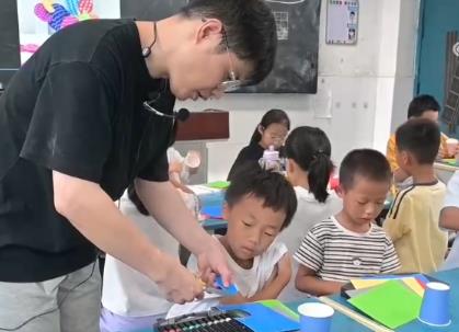 “五彩假日”暑托班精彩拉满 孩子们在假期里学有所获、乐在其中