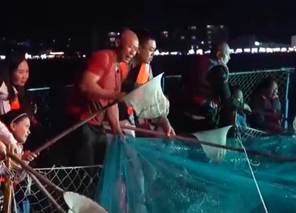 渔旅融合人气旺 特色夜捕、夜间市集等新业态激活滨海夜间经济