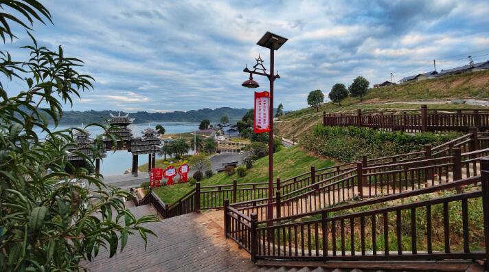 湖南怀化洪江市：清江湖畔“移”出致富路