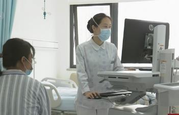 一文了解阿尔茨海默病 老人出现哪些“异常”可能是患病早期信号↓