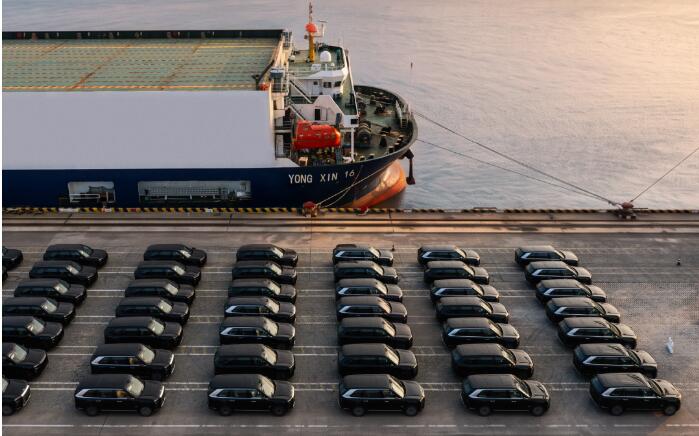 “海外最贵中国车”极氪9X正式大规模发运阿联酋，售价超80万元