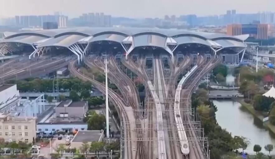 平均54秒一趟车 国庆高铁织就流动消费图景