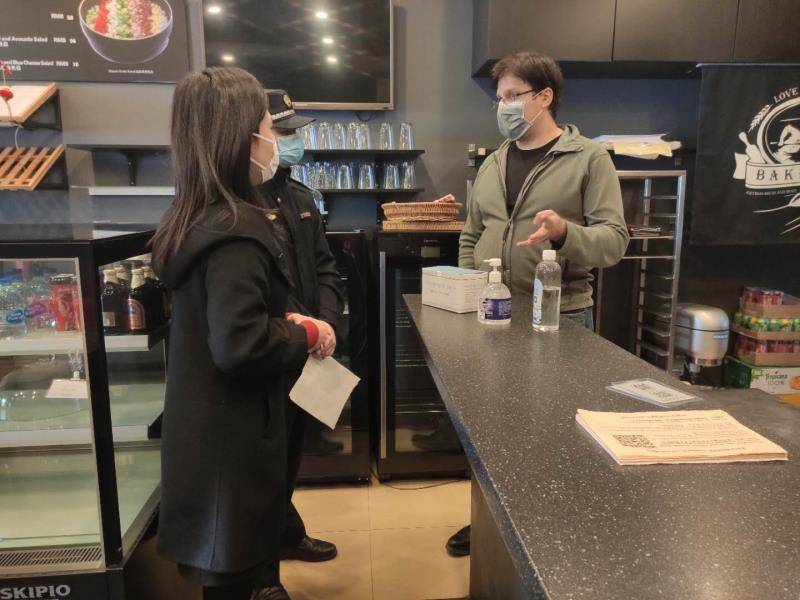 上海沿街小店吹响复工复市“集结号”