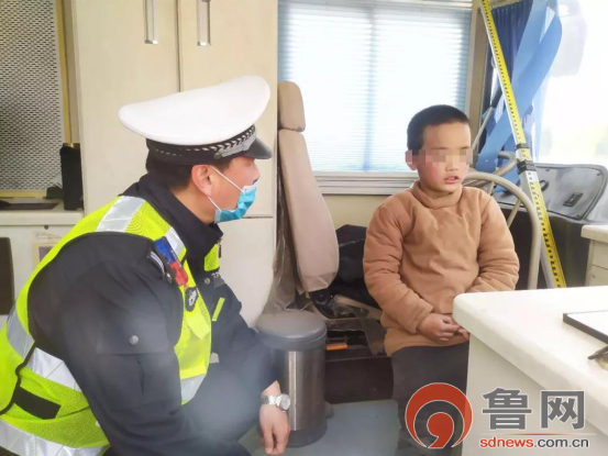 心惊肉跳！菏泽9岁男孩骑车上高速，民警及时拦下