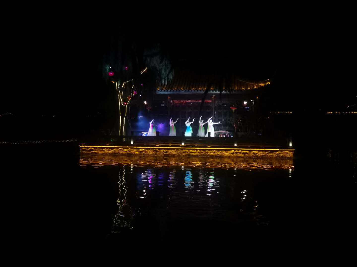 龙园旅游区大型水上实景《问情》8月5日盛大开演