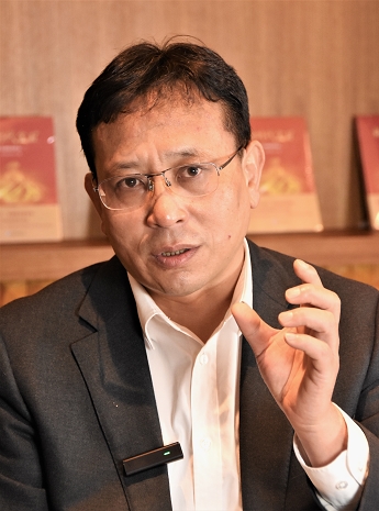 (董峰先生接收媒体采访)