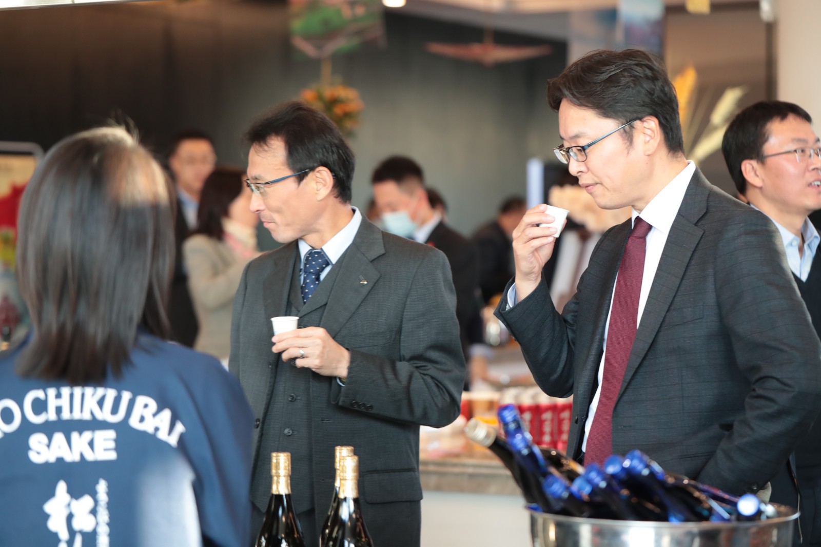 云品酒！青岛日本“国际客厅”举行“相约青岛·冬季中日品酒会”