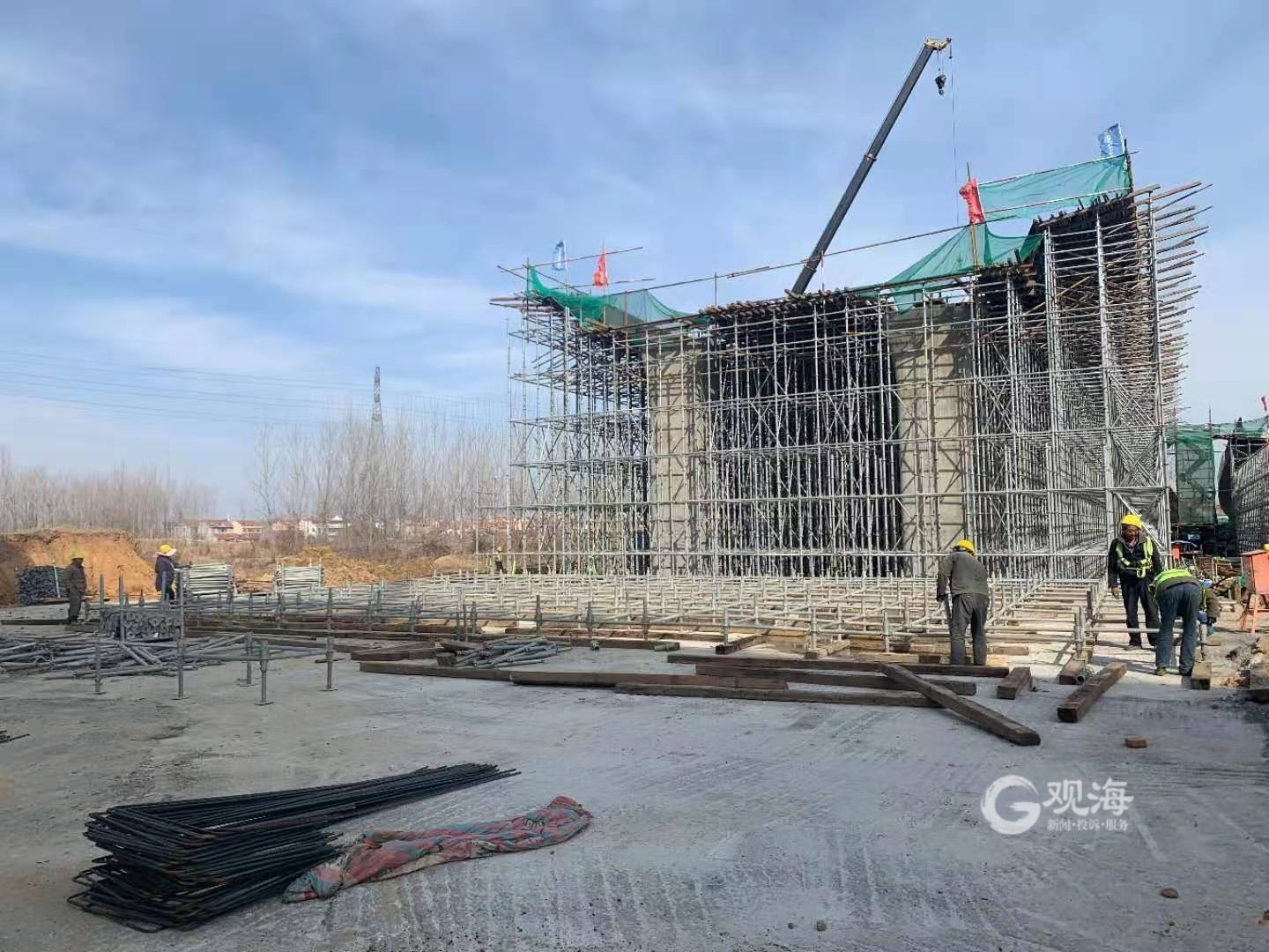 茂山路工程主线桥复工忙 西海岸新区北部将再添东西交通大动脉