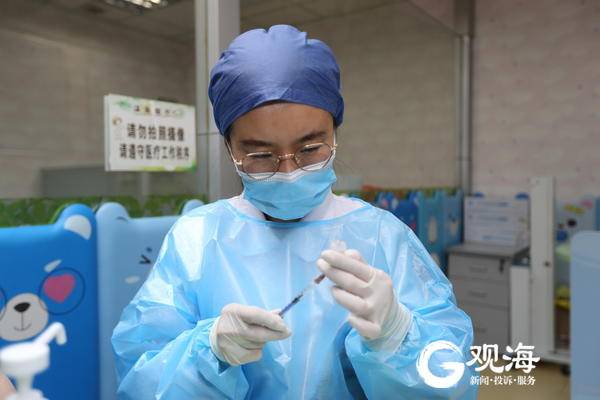 青岛“快手”护士一天“种下”700支疫苗 滕彬：一起打苗苗，构筑起免疫屏障