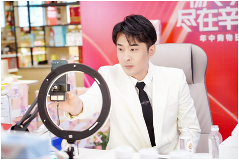 辛选年中购物狂欢节全面启动 主播辛巴辛有志率先开播