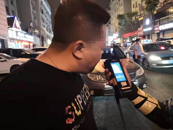 只隔了仨小时 男子同一地点连续两次酒驾被查