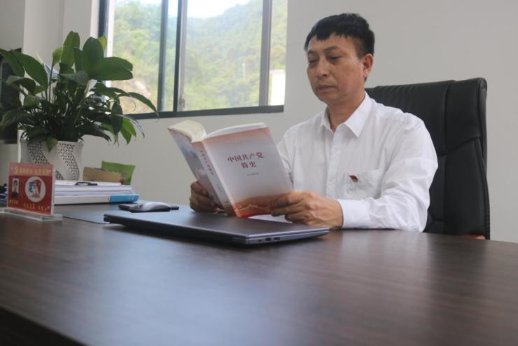 “大国顶梁柱，永远跟党走”---记中建铁投集团优秀共产党员李宝权